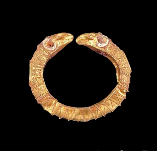 Ram-Headed gold bracelet, 19th-20th century - 
