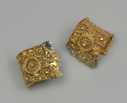 Paire de boucles d'oreilles en or "a baule", période étrusque, 6e siècle avant J.-C. - Archéologie Style 