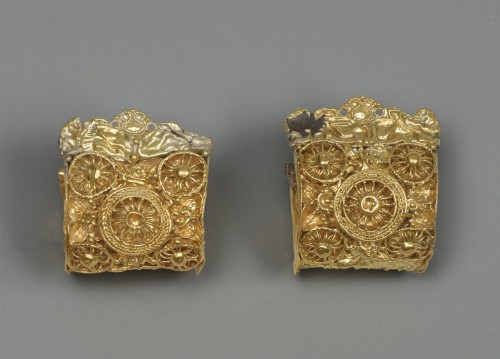 Avant JC au Xe siècle - Paire de boucles d'oreilles en or "a baule", période étrusque, 6e siècle avant J.-C.