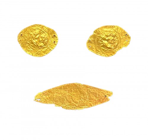 Ensemble de couvre-œil et de couvre-bouche décorés à l'or fin