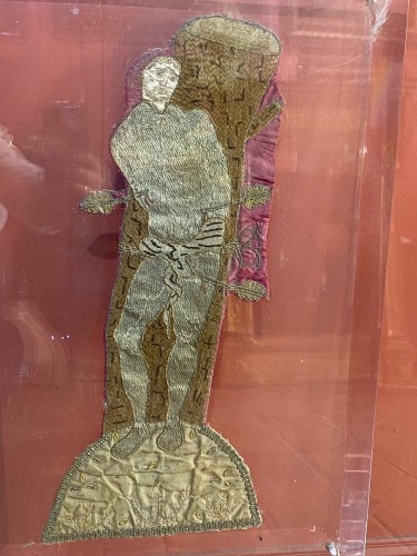 Art sacré, objets religieux  - Deux broderies dites orfrois du XVIe siècle