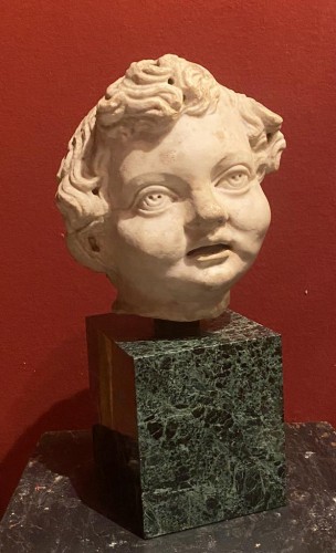 Tête de putti en marbre, Italie XVIIe siècle - Sculpture Style Louis XIII