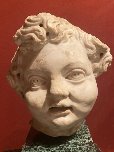 17th century - 17th century white Carrara marble putti head 