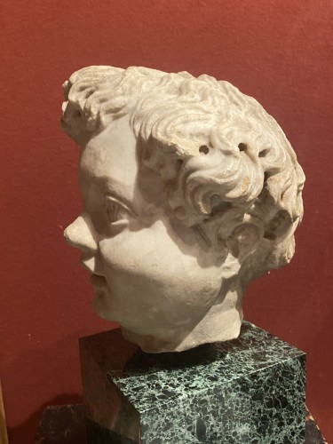 Tête de putto en marbre, Italie XVIIe siècle - Poisson et Associés