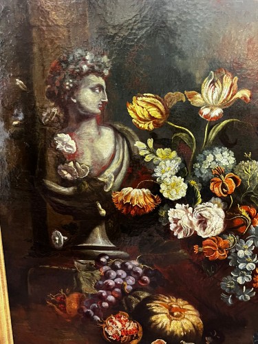 XVIIIe siècle - Nature morte, fleurs, fruits et sculptures, art napolitain vers 1700