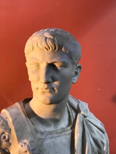 Sculpture Sculpture en Marbre - Buste en marbre représentant Caligula (partie antique et néoclassique)
