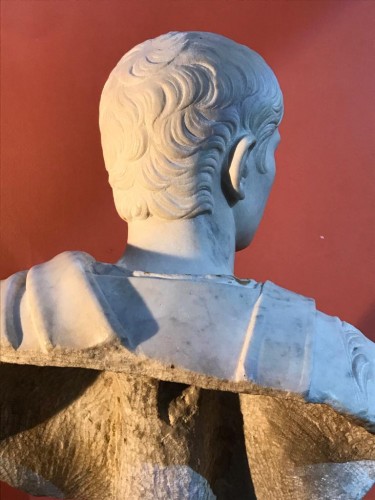 Buste en marbre représentant Caligula (partie antique et néoclassique) - 