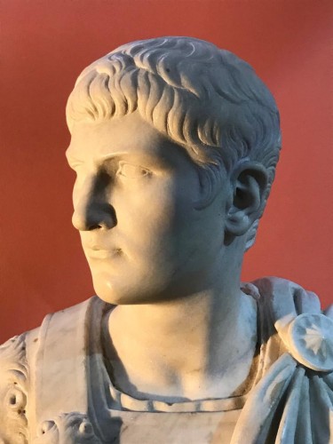 Antiquités - Buste en marbre représentant Caligula (partie antique et néoclassique)