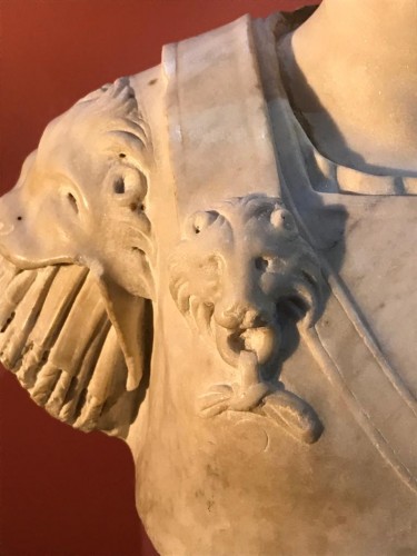 Antiquités - Buste en marbre représentant Caligula (partie antique et néoclassique)