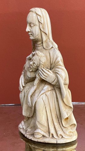 Pietà en ivoire, XVIe siècle - Art sacré, objets religieux Style Moyen Âge