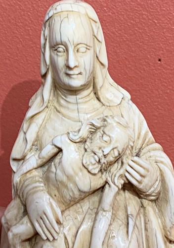 Moyen Âge - Pietà en ivoire, XVIe siècle