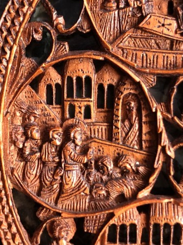  Carved wooden medallion with New Testament scenes - Louis XIII