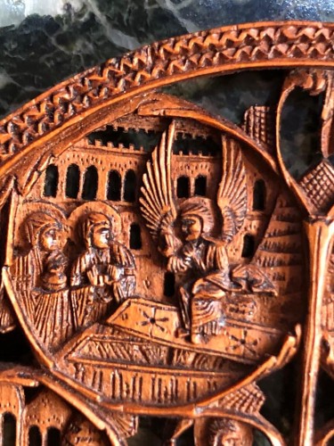 Louis XIII -  Carved wooden medallion with New Testament scenes