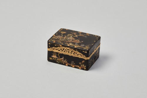 Boîte à mouches en laque montée or - Objets de Vitrine Style Louis XV