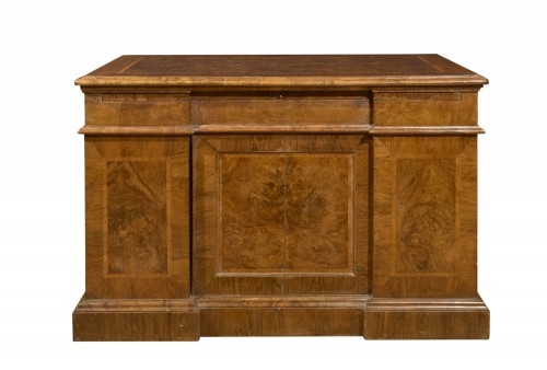 18th century Venetian Walnut Writing Desk - 