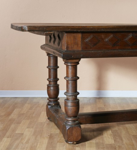 Table en noyer massif, Italie 17e siècle - Mobilier Style Louis XIV