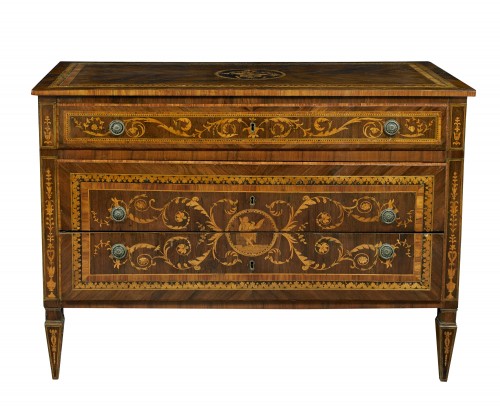 Commode lombarde du 18e siècle