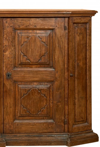 Mantua Walnut Sideboard 17th century - Furniture Style Louis XIII