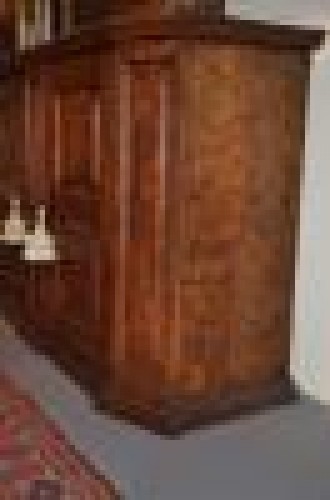 Antiquités - Mantua Walnut Sideboard 17th century