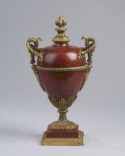 Red Marble Clock France 19th Century - Horology Style Napoléon III