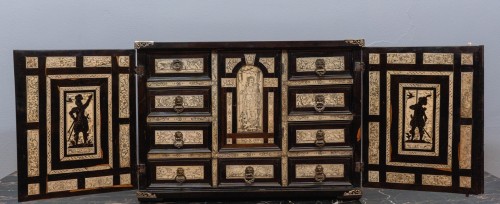 Cabinet en ébène de la Renaissance lombarde, montée en argent et incrustée d'ivoire - Mobilier Style Renaissance