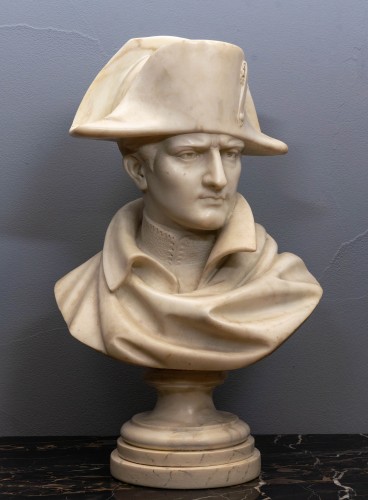 Buste en marbre blanc de Napoléon Bonaparte - Sculpture Style Empire