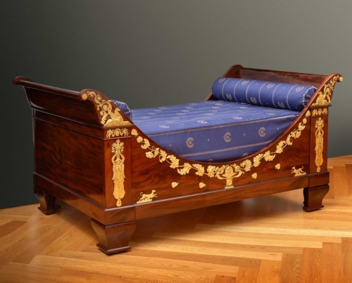 Un lit en bateau d'époque Empire - Mobilier Style Empire