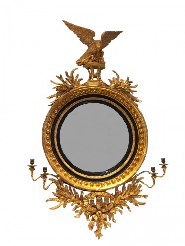 Miroir de style Regency équipé d'une paire de candélabres à deux lumières