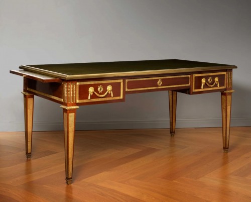 Bureau Plat Louis XVI attribué à Guillaume Benneman - Mobilier Style Louis XVI