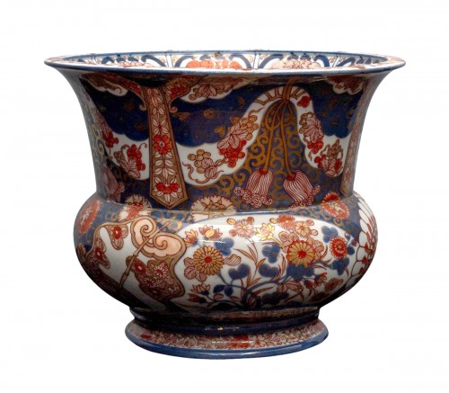 Nineteenth Century French Porcelain Jardinière In The Japanese Imari Style