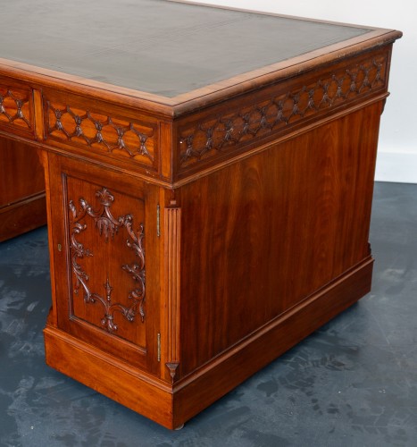 A Victorian Mahogany Chippendale-Style Pedestal Desk - Furniture Style 