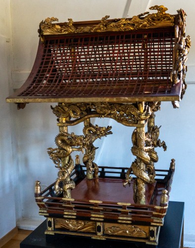 A Japanese Edo Period Gilt And Lacquered Carved Wood Kyoden-zushi - Asian Works of Art Style 