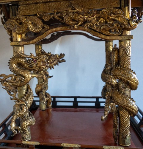 Asian Works of Art  - A Japanese Edo Period Gilt And Lacquered Carved Wood Kyoden-zushi