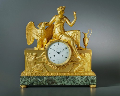 19th century - An Empire mantel clock of eight day duration by Mesnil à Paris