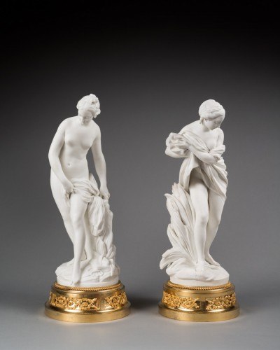 Paire de figurines Louis XV en bronze doré et Sèvres - Céramiques, Porcelaines Style Louis XV