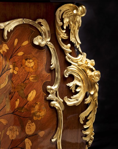 An important Louis XV commode by Pierre Fléchy - 