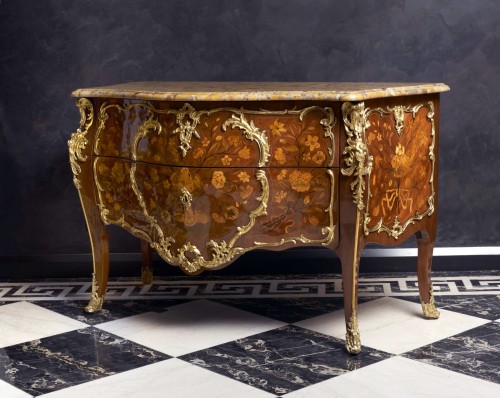 XVIIIe siècle - Commode bombée Louis XV de Pierre Fléchy