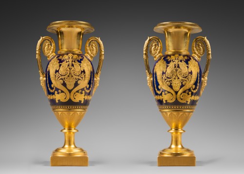 A pair of Restauration gilt and polychrome two-handled vases - Porcelain & Faience Style Restauration - Charles X