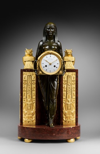 19th century - An Empire Pendule ‘à l’Égyptienne’ by Mesnil à Paris