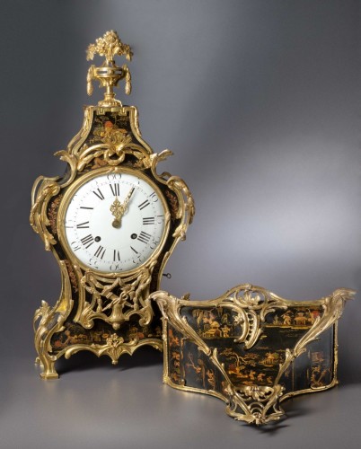 Pendule à grand cartel de style Louis XV Transition Louis XVI - Horlogerie Style Transition