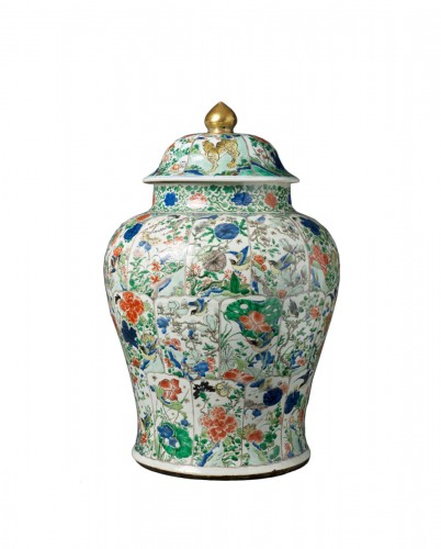 A Chinese vase and cover - Famille Verte Kangxi period (1662 - 1722)