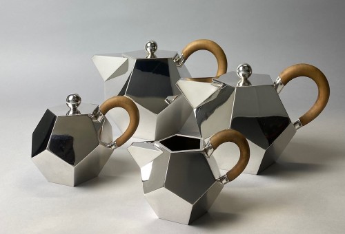 Antiquités - A rare mid-20th century modernist silver and wood coffee and tea service.