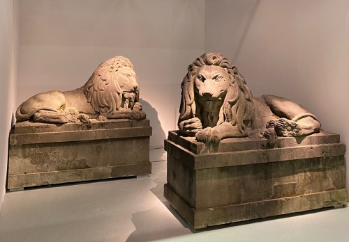 Eceptionnelle paire de lions monumentaux en Pierre bleue, Belgique 19e siècle - Robin Kowalski Antiques