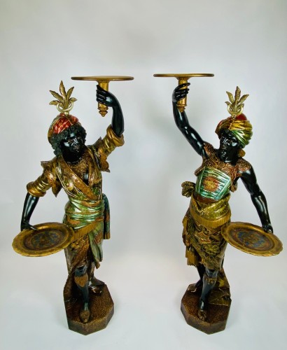  - Importante paire de Nubiens en bois sculpté, travail Vénitien du XIXe siècle