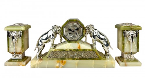 Garniture de cheminée Art Déco en onyx et métal argenté, éléphants, par Japy Frères,