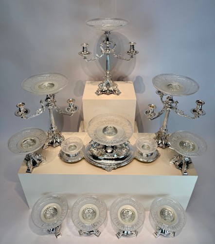 Antiquités - Garniture de table du XIXe siècle en bronze argenté et cristal, en dix pièces, par Mappin & Web