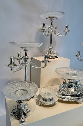 Antiquités - Garniture de table du XIXe siècle en bronze argenté et cristal, en dix pièces, par Mappin & Web