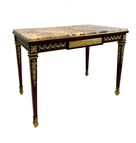 Napoléon III Gilt-Bronze Mounted Mahogany writing table