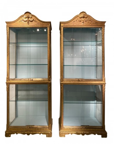 Paire de vitrines fin 19e siècle en bois doré