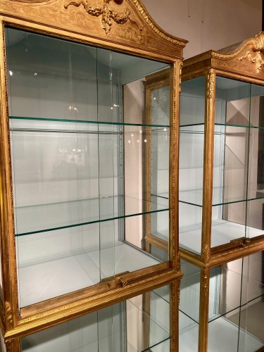 Paire de vitrines fin 19e siècle en bois doré - Robin Kowalski Antiques